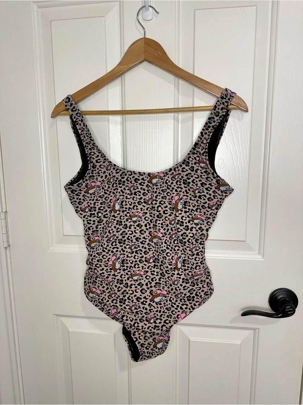 Buccees Tan Pink Cheetah Print Beaver Logo All Over One Piece Swimsuit XS Texas